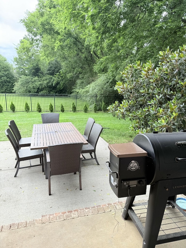 2415 Saint Andrews Dr, Murfreesboro, TN 37128 - fenced backyard with outdoor dining space and a patio area