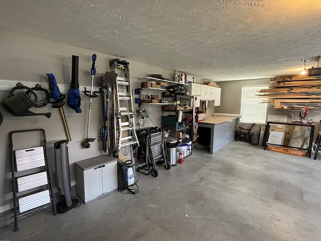 2415 Saint Andrews Dr, Murfreesboro, TN 37128 - garage featuring a workshop area