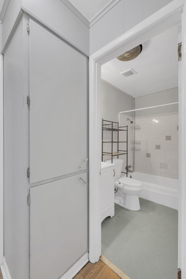 123 S Sam Davis Ave, Pulaski, TN 38478 - bathroom featuring toilet and shower / bath combination