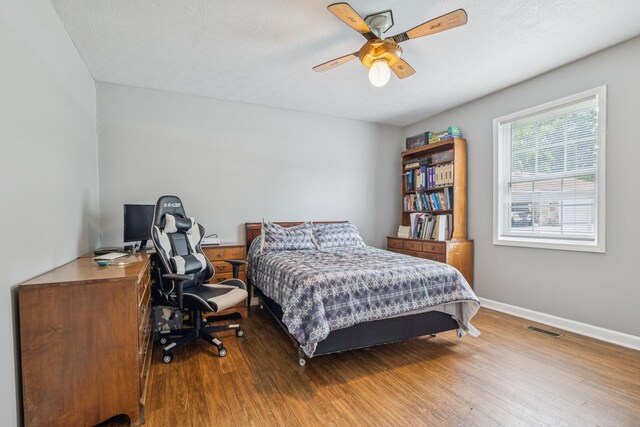 834 Union Camp Rd, Lafayette, TN 37083 - bedroom with wood finished floors, a desk, baseboards, and ceiling fan
