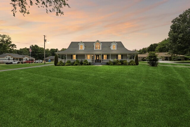 834 Union Camp Rd, Lafayette, TN 37083 - country-style home featuring a porch and a yard