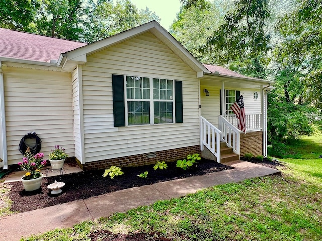 2930 Charlie Sleigh Rd, Woodlawn, TN 37191 - ranch-style house with roof with shingles and crawl space
