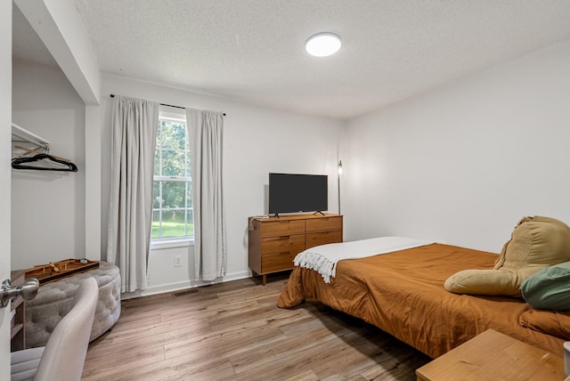 2930 Charlie Sleigh Rd, Woodlawn, TN 37191 - bedroom featuring light wood-style floors and a textured ceiling