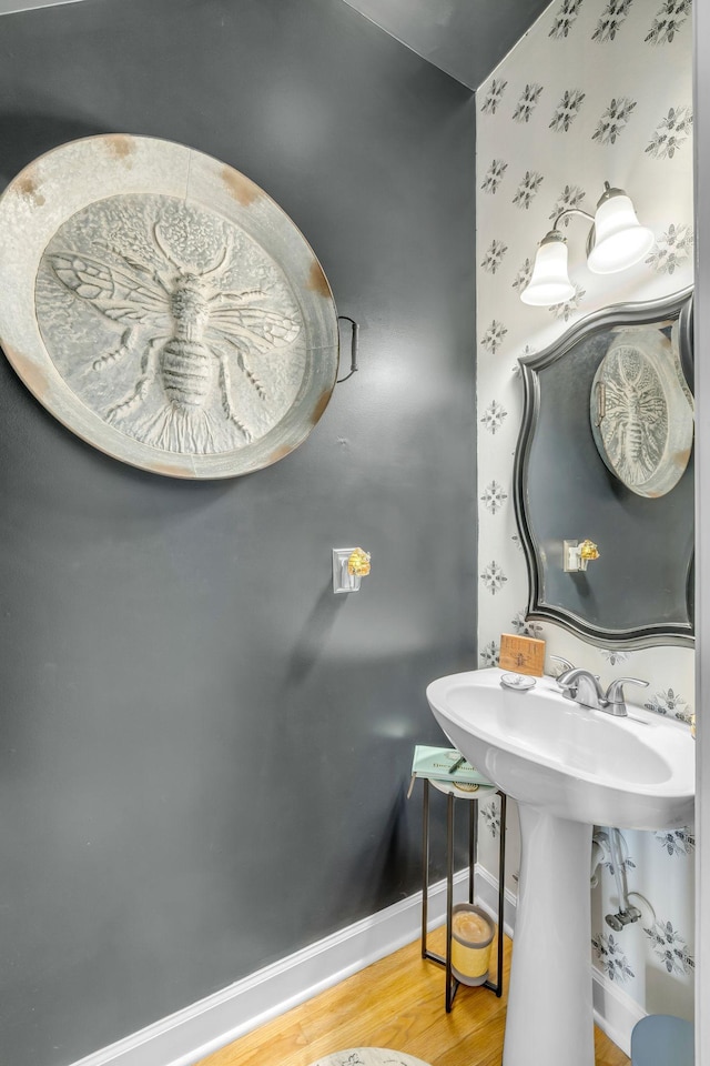 2988 Barnstable Ct, Murfreesboro, TN 37127 - bathroom featuring wood finished floors and baseboards