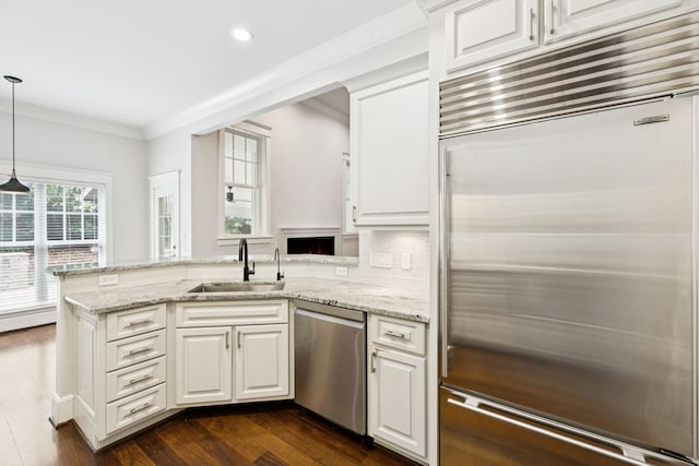 286 Keswick Grove Ln, Franklin, TN 37067 - kitchen featuring appliances with stainless steel finishes, a sink, a peninsula, crown molding, and white cabinetry
