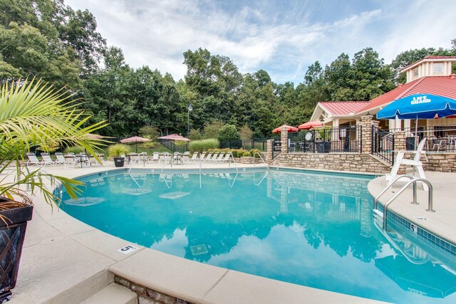 602 Pemberton Ct, Mount Juliet, TN 37122 - community pool featuring view of wooded area and a patio area