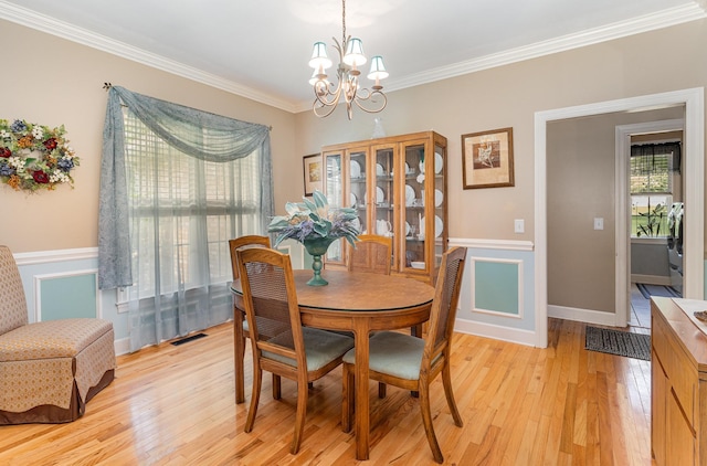 673 Newton Ln, Gallatin, TN 37066 - dining space featuring a chandelier, light wood-style floors, and crown molding