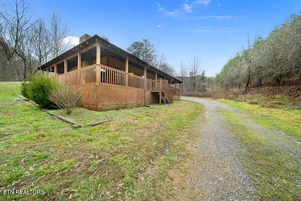 1999 E Mountain View Way, Sevierville, TN 37862 - view of side of home featuring driveway