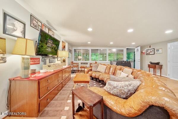 3127 Emerald Springs Loop, Sevierville, TN 37862 - living area with recessed lighting
