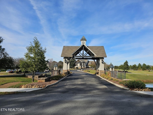 261 White Swan Dr, Vonore, TN 37885
