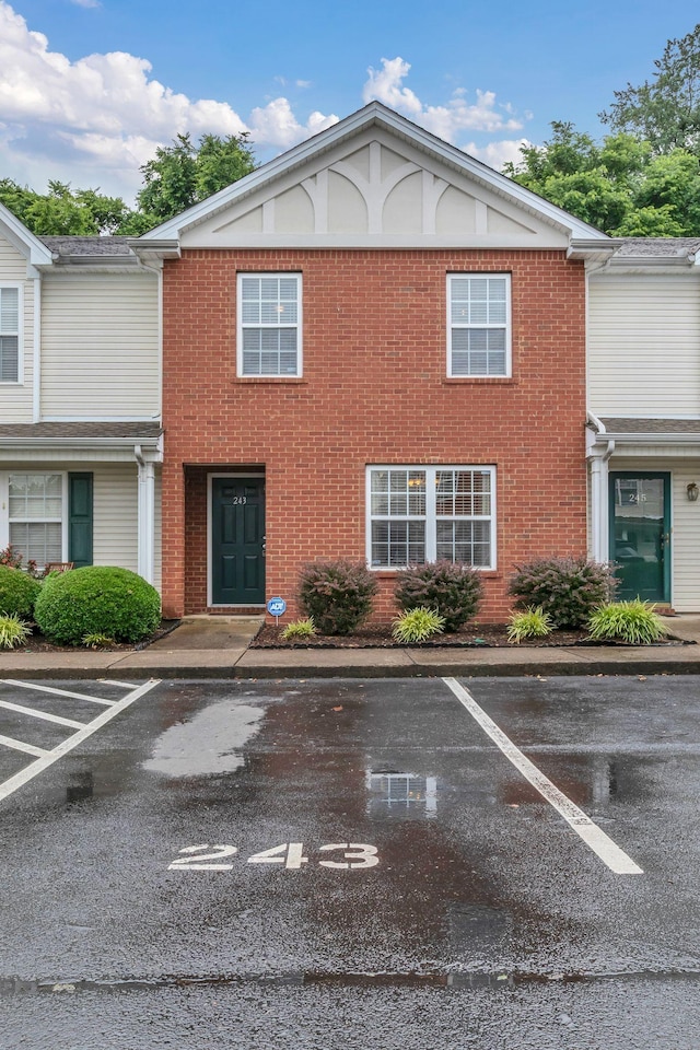 243 Shoshone Pl, Murfreesboro, TN 37128 - townhome / multi-family property with uncovered parking and brick siding
