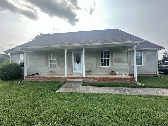 901 Wood Valley Dr, Murfreesboro, TN 37130 - ranch-style house featuring a porch, a front lawn, and roof with shingles