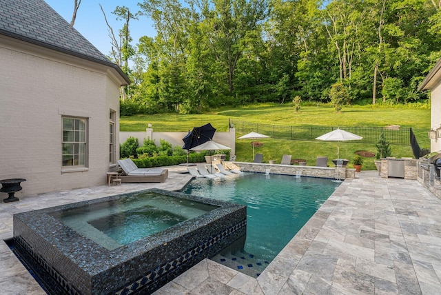 1024 Vaughn Crest Dr, Franklin, TN 37069 - view of pool featuring an in-ground hot tub, a patio, and a fenced backyard