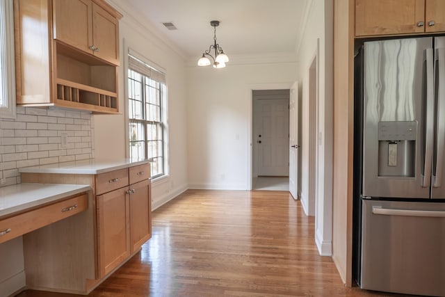 1159 Fairvue Village Ln, Gallatin, TN 37066 - kitchen featuring stainless steel refrigerator with ice dispenser, crown molding, a chandelier, light wood-type flooring, and decorative backsplash