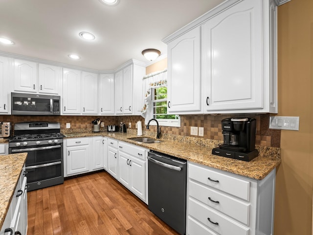 1574 Midway Rd, Sewanee, TN 37375 - kitchen with stainless steel appliances, a sink, wood finished floors, tasteful backsplash, and recessed lighting