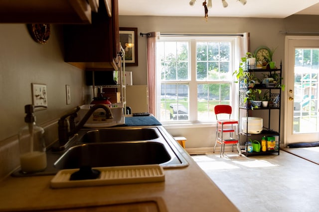 674 Superior Ln, Clarksville, TN 37043 - kitchen with a sink and baseboards