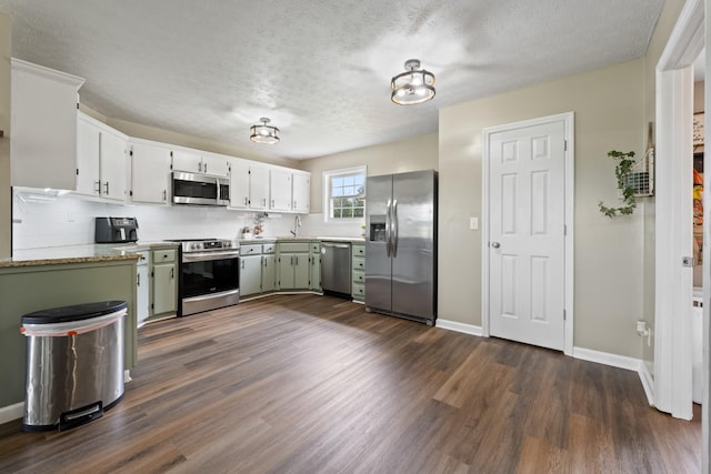 2237 Cold Springs Rd, Lafayette, TN 37083 - kitchen with appliances with stainless steel finishes, a textured ceiling, dark wood-style flooring, tasteful backsplash, and a sink