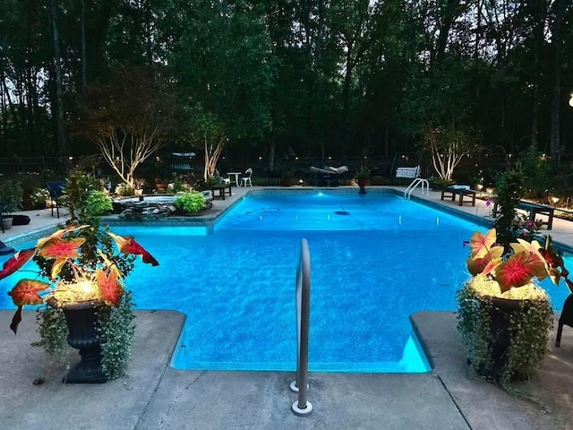 1150 Deer Run Rd, Murfreesboro, TN 37128 - swimming pool featuring a patio area