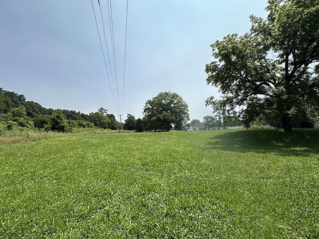 221 Carroll Ave, Waverly, TN 37185