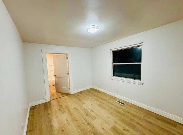 1714 Stanfiel St, Chattanooga, TN 37406 - unfurnished room with light wood-style flooring and baseboards