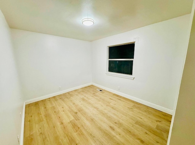 1714 Stanfiel St, Chattanooga, TN 37406 - empty room featuring wood finished floors and baseboards