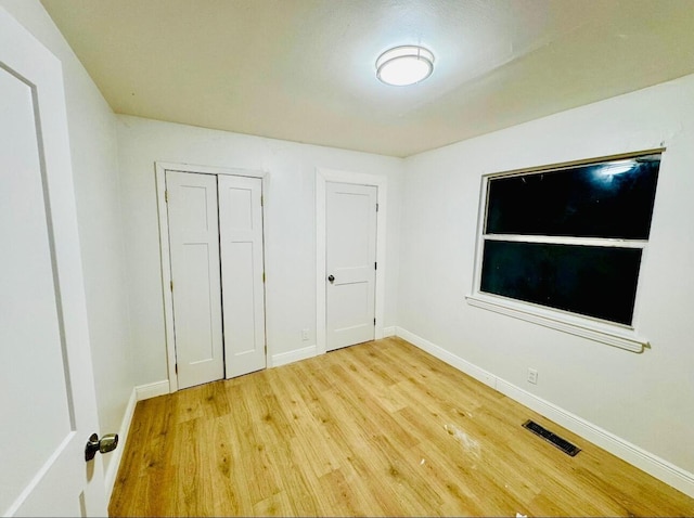 1714 Stanfiel St, Chattanooga, TN 37406 - unfurnished bedroom with light wood-style flooring, baseboards, and a closet