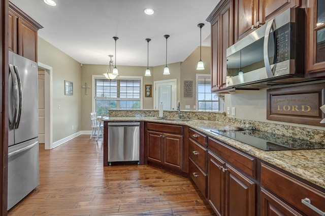 152 Camaro Dr, Chapmansboro, TN 37035 - kitchen featuring stainless steel appliances, a sink, a peninsula, plenty of natural light, and recessed lighting