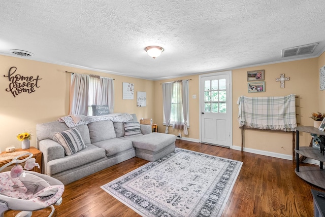 154 Crains Landing Rd, Dover, TN 37058 - living area with wood finished floors, a textured ceiling, and baseboards