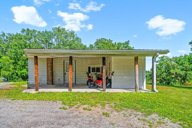 154 Crains Landing Rd, Dover, TN 37058 - view of front of property featuring a front yard and a carport