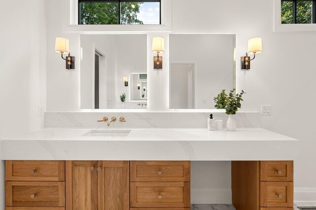 2915 Compton Rd, Nashville, TN 37215 - bathroom with vanity