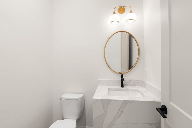 2915 Compton Rd, Nashville, TN 37215 - bathroom featuring a sink and toilet