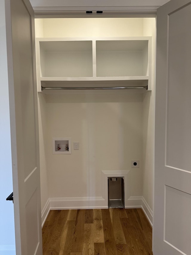 2915 Compton Rd, Nashville, TN 37215 - laundry area featuring hookup for an electric dryer, washer hookup, wood finished floors, and baseboards