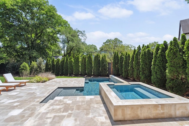 2915 Compton Rd, Nashville, TN 37215 - swimming pool featuring an in-ground hot tub and a patio