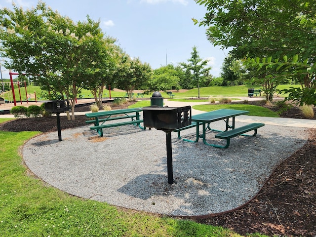 1013 Pepper Stone Dr, Lebanon, TN 37087 - view of home's community with a lawn