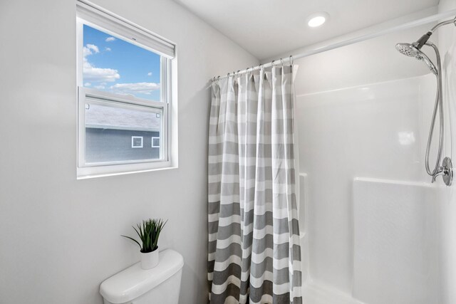 1013 Pepper Stone Dr, Lebanon, TN 37087 - full bath with a shower with shower curtain