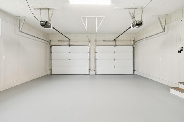 2762 Hunters Point Pike, Lebanon, TN 37087 - garage featuring a garage door opener