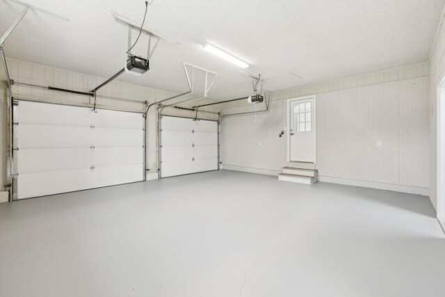 2762 Hunters Point Pike, Lebanon, TN 37087 - garage featuring a garage door opener