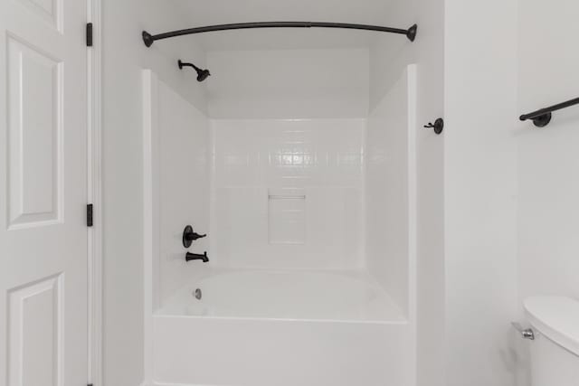 5026 Hectare Ln, La Vergne, TN 37086 - bathroom featuring toilet and shower / bathtub combination