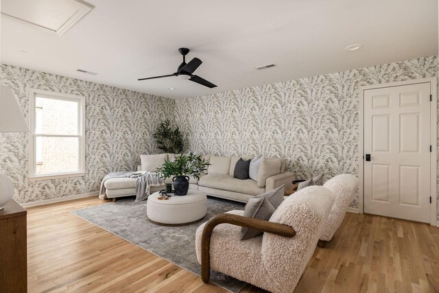 322 Starling Ln, Franklin, TN 37064 - living area featuring wallpapered walls, light wood-style flooring, and ceiling fan
