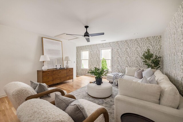 322 Starling Ln, Franklin, TN 37064 - living room with wallpapered walls, light wood-style floors, and a ceiling fan