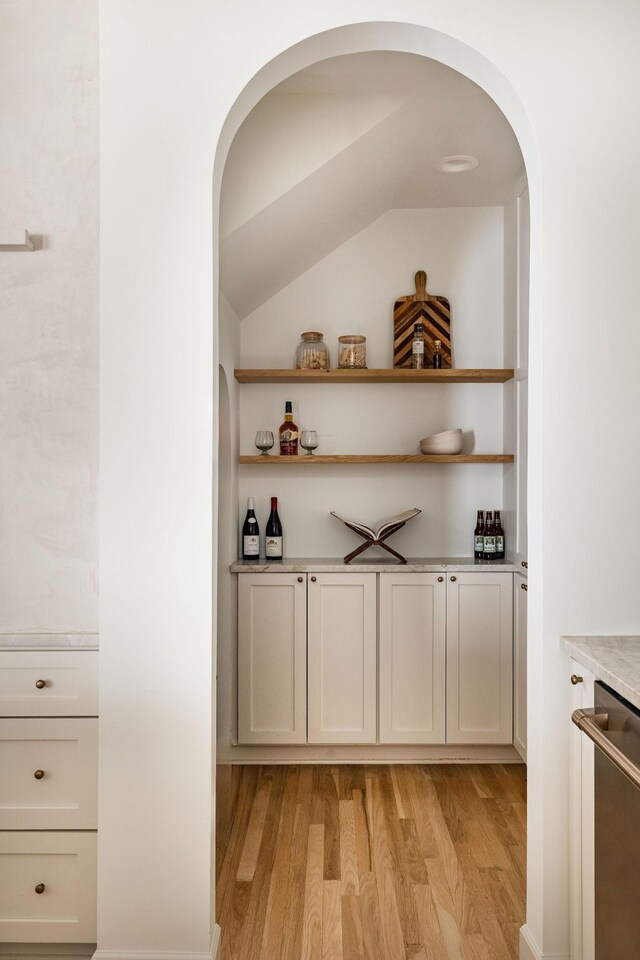 322 Starling Ln, Franklin, TN 37064 - indoor dry bar featuring light wood finished floors, lofted ceiling, arched walkways, and stainless steel dishwasher