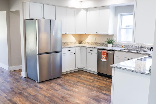 413 E Main St, Waverly, TN 37185 - kitchen featuring appliances with stainless steel finishes, dark wood finished floors, and white cabinets