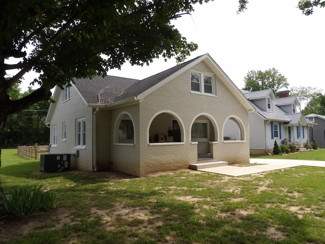 413 E Main St, Waverly, TN 37185 - view of front facade with brick siding, a front yard, and roof with shingles