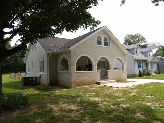 413 E Main St, Waverly, TN 37185 - view of front of house featuring brick siding, a front lawn, and roof with shingles