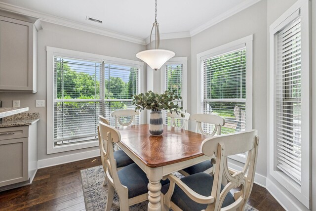 146 Island Way, Winchester, TN 37398 - dining room with ornamental molding and dark wood finished floors