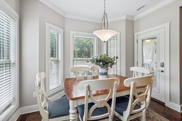 146 Island Way, Winchester, TN 37398 - dining area with ornamental molding and dark wood-style floors