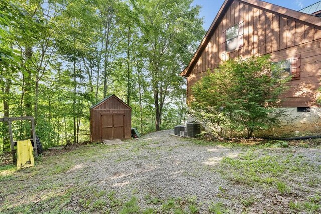 2875 Stage Coach Rd, Sewanee, TN 37375 - view of yard featuring a shed