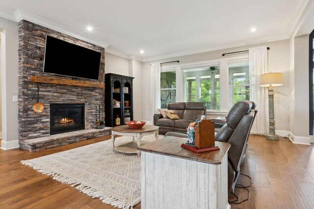 6013 Blackwell Ln, Franklin, TN 37064 - living room featuring crown molding, wood finished floors, a fireplace, a ceiling fan, and recessed lighting