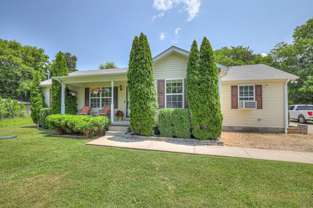168 N Wagon Trl, Murfreesboro, TN 37128 - view of front of property featuring a porch and a front yard