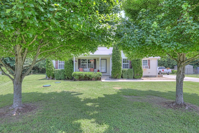 168 N Wagon Trl, Murfreesboro, TN 37128 - obstructed view of property with a front yard and a porch